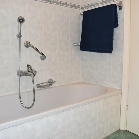 Spacious Luxury In Center *