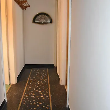 Spacious Luxury In Center Apartment
